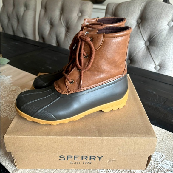 Boys Youth Size 5 Sperry Boots - Picture 3 of 5